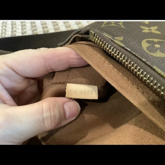 LOUIS VUITTON Beaubourg Messenger Bag Monogram Canvas - Picture 11 of 14